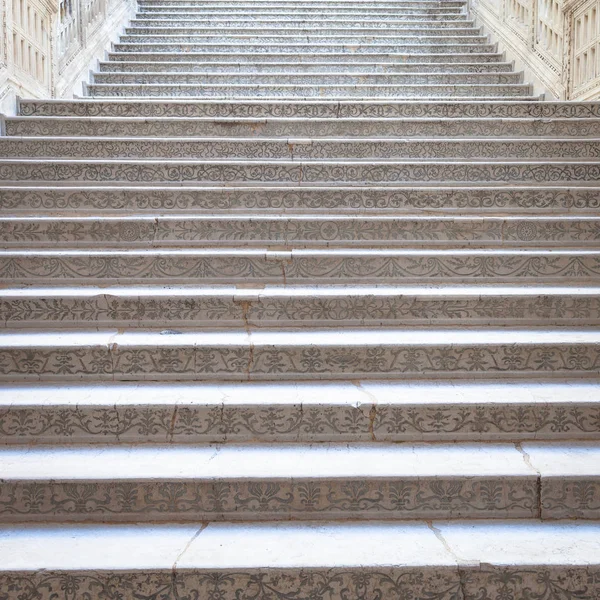 Лестница в Венеции — стоковое фото