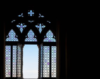 Ortaçağ pencere siluet