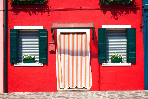 Barevné domy v Benátkách - Itálie — Stock fotografie