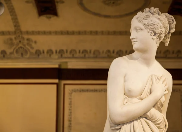 VENECIA, ITALIA - 27 de junio de 2016: Detalle de la estatua de Venus en el Palazzo Du —  Fotos de Stock