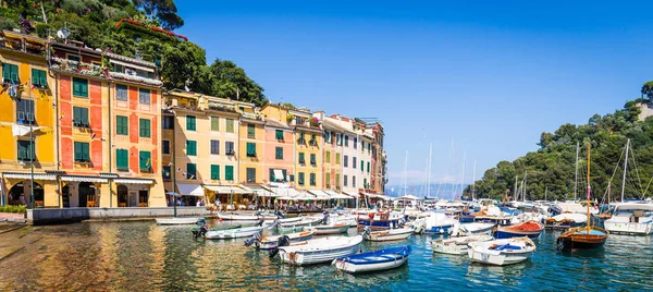 Portofino, Italië - zomer 2016 - uitzicht vanaf de zee — Stockfoto