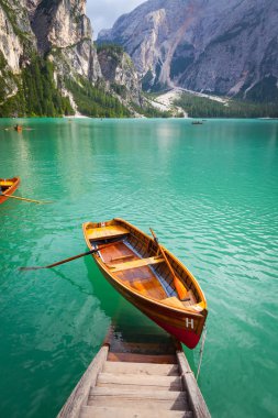 Braies Gölü Dolomiti bölgesinde, İtalya