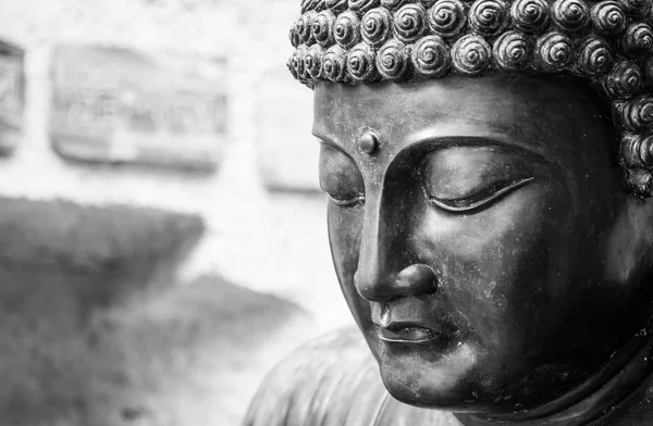 Mediterar japanska buddhastaty — Stockfoto