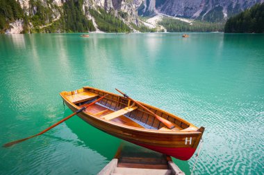 Braies Gölü Dolomiti bölgesinde, İtalya