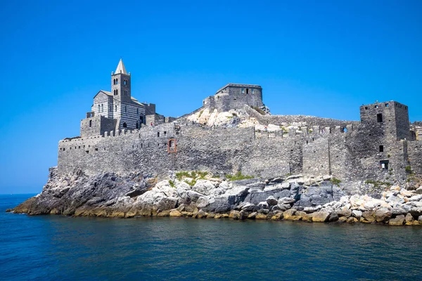 Porto Venere, Italië - juni 2016 - San Pietro kerk — Stockfoto