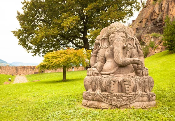 Ganesha statue in a beautiful mountain garden — Stock Photo, Image