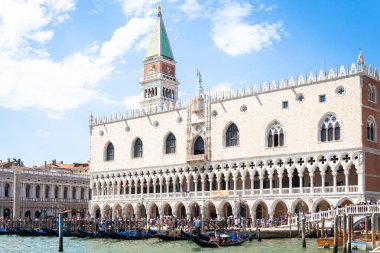 Venice, İtalya - 27 Haziran 2016: San Marco alan turists tam