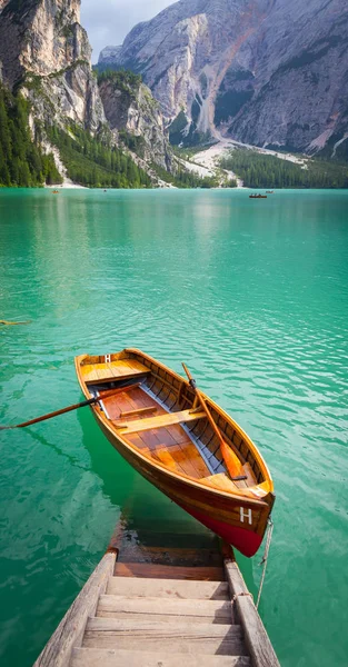 Lac Braies dans la région de Dolomiti, Italie — Photo