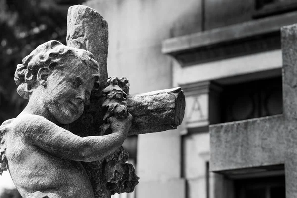 Estátua do velho cemitério — Fotografia de Stock