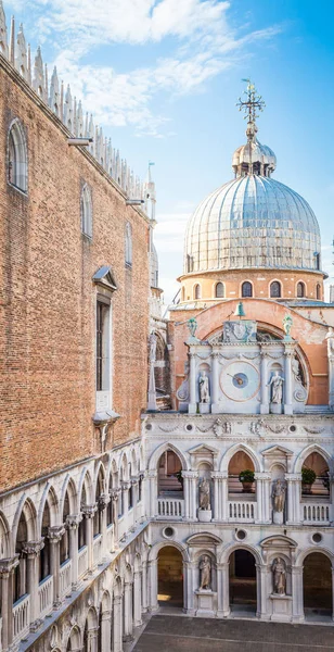 Venice, Italy - St. Mark Basilica — Stock Photo, Image