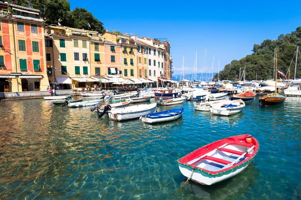 Portofino, Italië - zomer 2016 - uitzicht vanaf de zee — Stockfoto