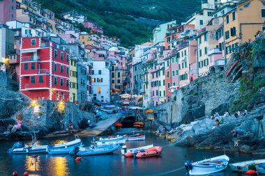 Riomaggiore Cinque Terre, İtalya - yaz 2016 - günbatımı saat içinde