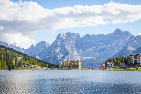 bir göl panorama-İtalya