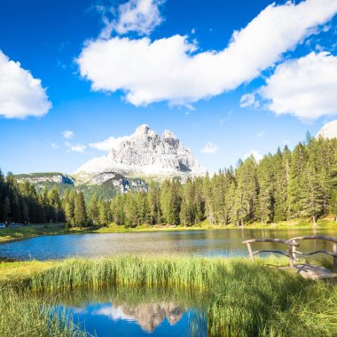 Dolomiti bölge, İtalya'nın dağ manzarası.