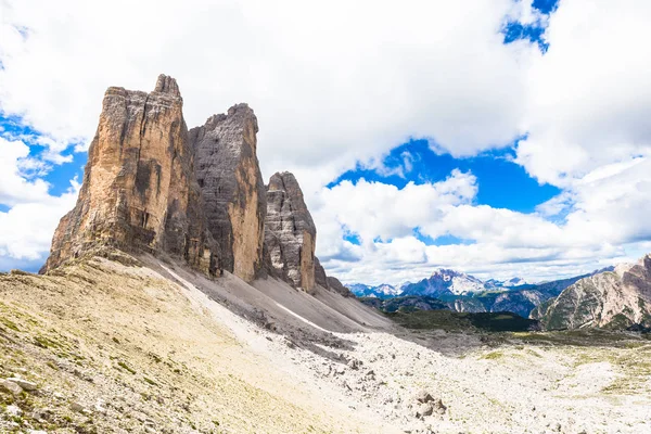 Dolomites - Tre Cime di Lavaredo dönüm noktası — Stok fotoğraf