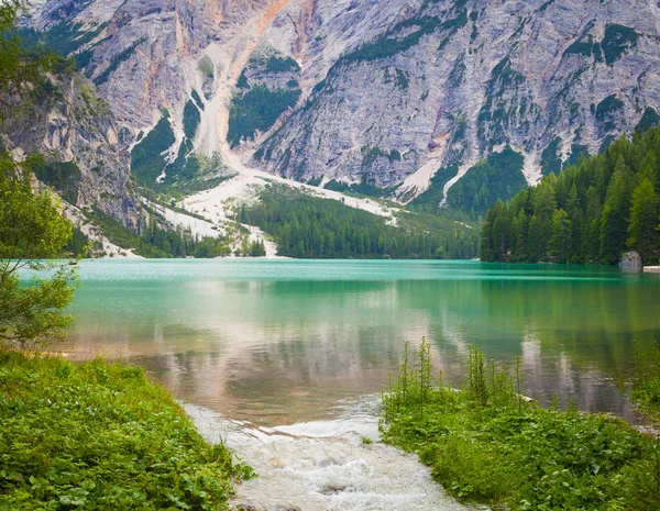 Braies Lake in Dolomiti region, Italy — Stock Photo, Image