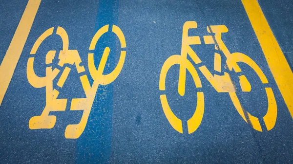 Bicycle signs painted on asphalt — Stock Photo, Image