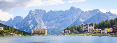 bir göl panorama-İtalya