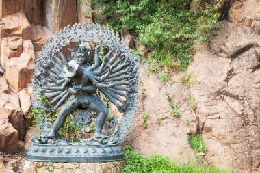 Bir dağ g içinde bulunan ritüel kucaklamak Tantrik Tanrılar heykeli