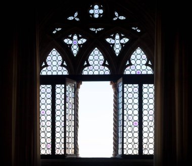 Ortaçağ pencere siluet