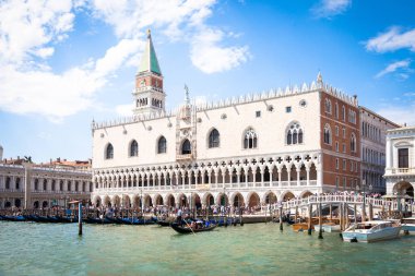 Venice, İtalya - 27 Haziran 2016: San Marco alan turists tam