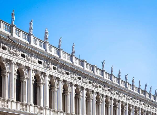 Wenecja, Włochy - kolumny perspektywy — Zdjęcie stockowe