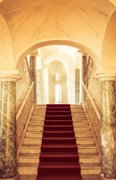 NOTO, ITALIA - 21 de junio de 2017: Entrada de lujo del Palacio Nicolaci —  Fotos de Stock