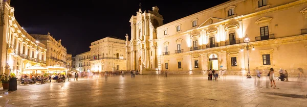 Syrakusy, Itálie – 23. června 2017: Ortigia downtown v Syrakusách tím — Stock fotografie