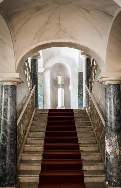 NOTO, ITALIE - 21 juin 2017 : Entrée de luxe du Palais Nicolaci — Photo