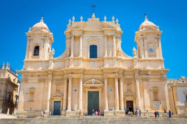Noto, İtalya - 21 Haziran 2017: turist San Nicolo önünde