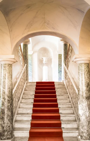 Noto, Ιταλία - 21 Ιουνίου 2017: Πολυτελή είσοδο του παλατιού Nicolaci — Φωτογραφία Αρχείου