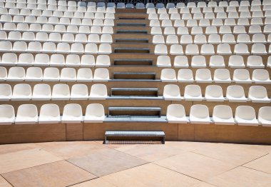 Plastik oturma sıraları