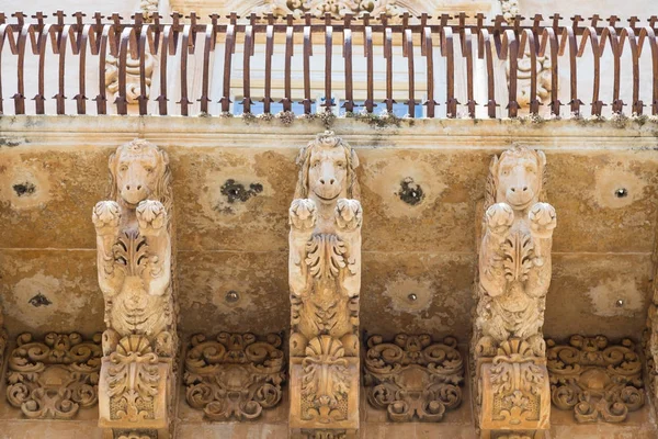 NOTO, ITALIA Dettaglio balcone barocco, 1750 — Foto Stock