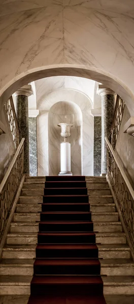 Noto, Ιταλία - 21 Ιουνίου 2017: Πολυτελή είσοδο του παλατιού Nicolaci — Φωτογραφία Αρχείου