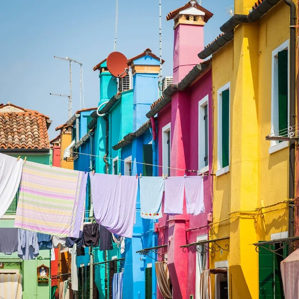 Farbige häuser in venedig - italien — Stockfoto