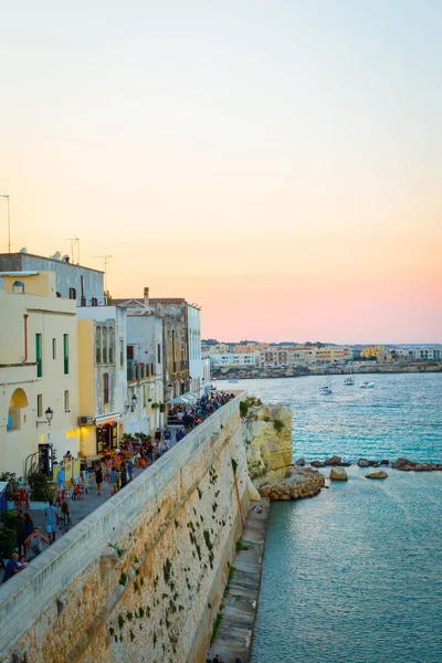 Otranto, Italien - 23 augusti 2017 - panoramautsikt från de gamla t — Stockfoto
