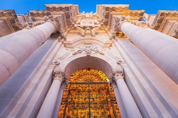 Entrance of the Syracuse baroque Cathedral in Sicily - Italy — Stock Photo, Image