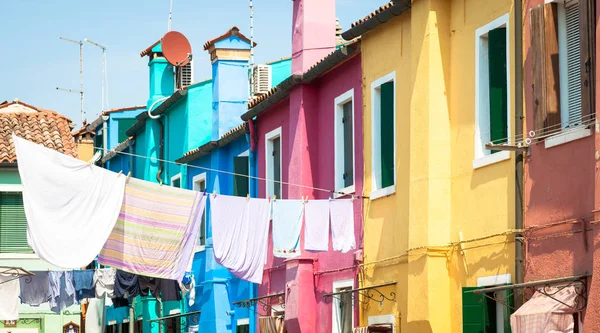 Farbige häuser in venedig - italien — Stockfoto