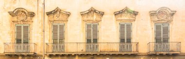 Lecce, İtalya - Barok tarzı eski windows
