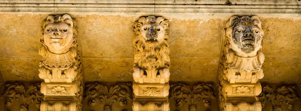 Noto, Itálie - Detail barokní balkon, 1750 — Stock fotografie