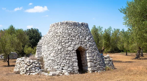 Região da Puglia, Itália. Armazém tradicional feito de pedra — Fotografia de Stock