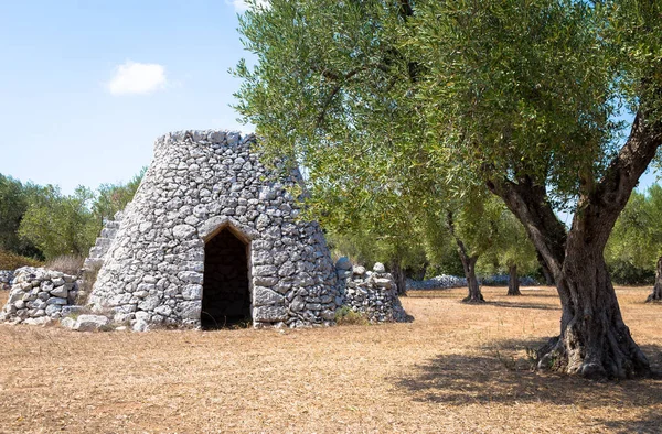 Puglia Region, Italy. Traditional warehouse made of stone — Stock Photo, Image