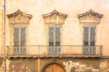 Lecce, İtalya - Barok tarzı eski windows