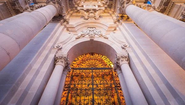 Entrance of the Syracuse baroque Cathedral in Sicily - Italy — Stock Photo, Image