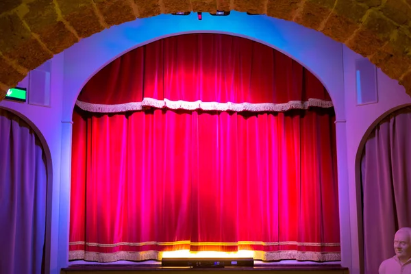 Theatre curtain on stage — Stock Photo, Image