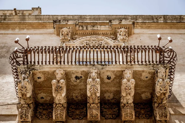 NOTO, ITALY - Detail of Baroque Balcony, 1750 — Stock Photo, Image