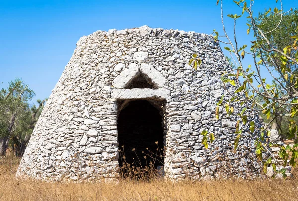 Região da Puglia, Itália. Armazém tradicional feito de pedra — Fotografia de Stock