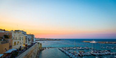 Otranto, İtalya - 23 Ağustos 2017 - panoramik eski t