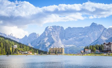 bir göl panorama-İtalya