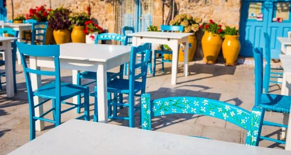 Tables dans un restaurant italien traditionnel en Sicile — Photo